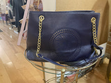 Load image into Gallery viewer, {{ClientCode}} BLACK ANNE KLEIN TOTE PURSE
