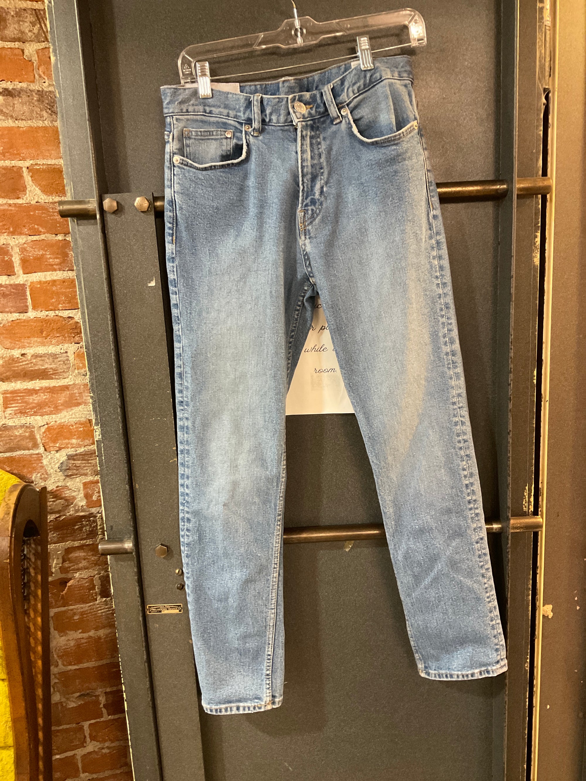 LIGHT WASH UNKNOWN SLIM FIT 8