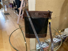 Load image into Gallery viewer, {{Client Code}} BLACK/BROWN BRAHMIN PURSE, N/A
