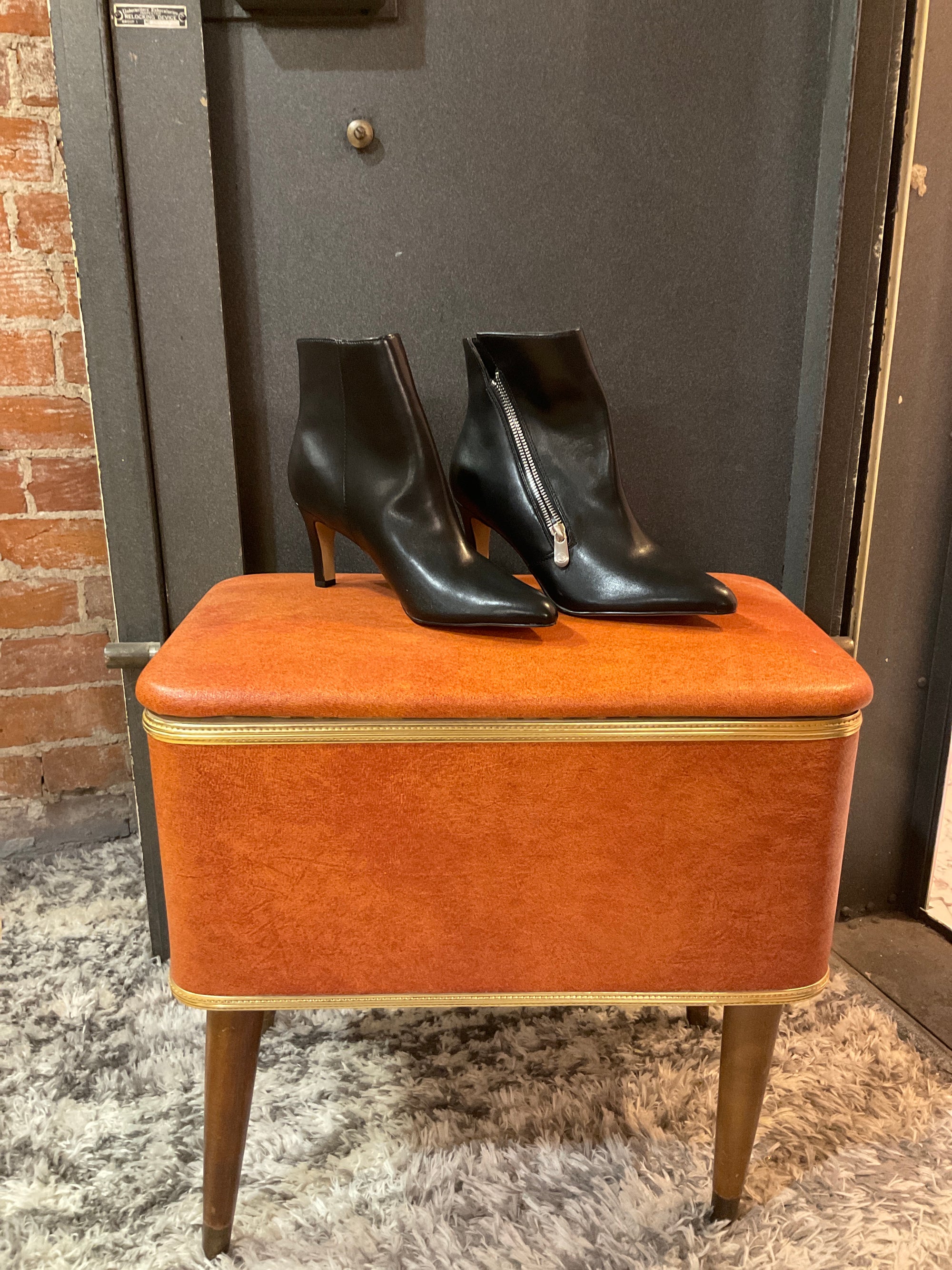 black ADRIENNE VITTADINI SHOE 7.5