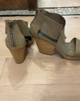 TAN EILEEN FISHER HEELS 10
