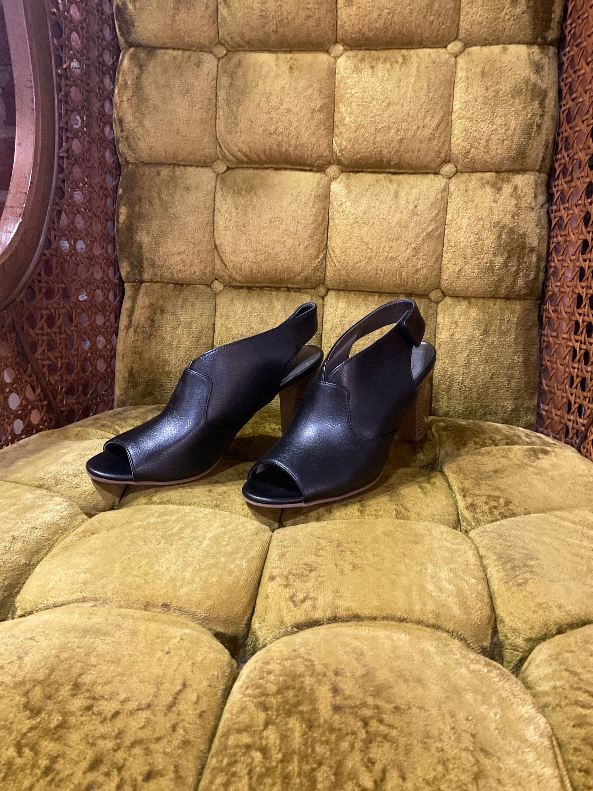 BLACK LIFE STRIDE SHOE 7.5