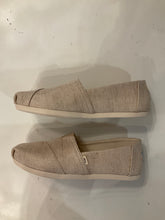 Load image into Gallery viewer, {{ClientCode}} TAN TOMS SHOE, 8
