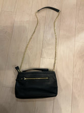 Load image into Gallery viewer, {{ClientCode}} BLACK ENZO ANGIOLINI SHOULDER BAG
