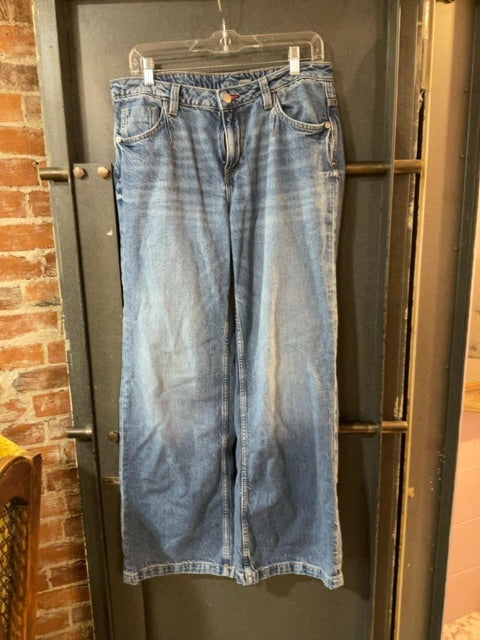MEDIUM WASH H &amp; M DENIM 8