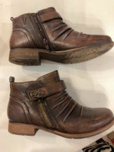 Load image into Gallery viewer, BROWN EARTH ANKLE BOOTS 7
