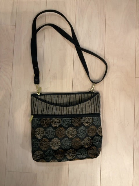 {{ClientCode}} BLK MULTI DANNY K CROSSBODY PURSE