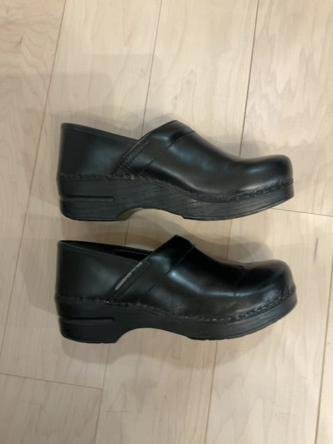 {{ClientCode}} BLACK DANSKO SHOE, 40