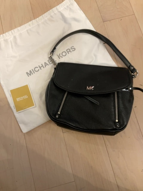BLACK MICHAEL KORS SHOULDER BAG