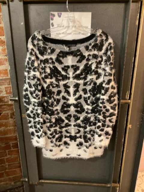 GREY LEOPARD WHITE HOUSE BLACK MARKET FUZZY TEXTURED SWEATER S