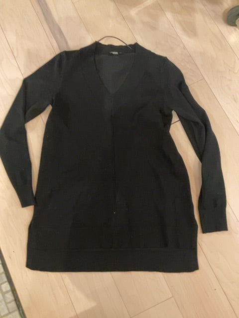 BLACK CABLE &amp; GAUGE VNECK SWEATER S