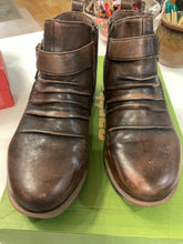 Load image into Gallery viewer, BROWN EARTH ANKLE BOOTS 7
