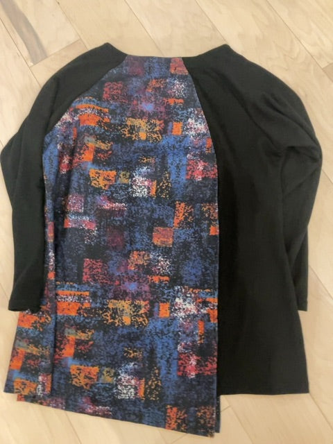 BLK MULTI CREATION LONG SLEEVE TUNIC M