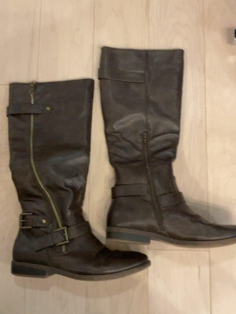 {{ClientCode}} BROWN RAMPAGE RIDING BOOTS, 9.5