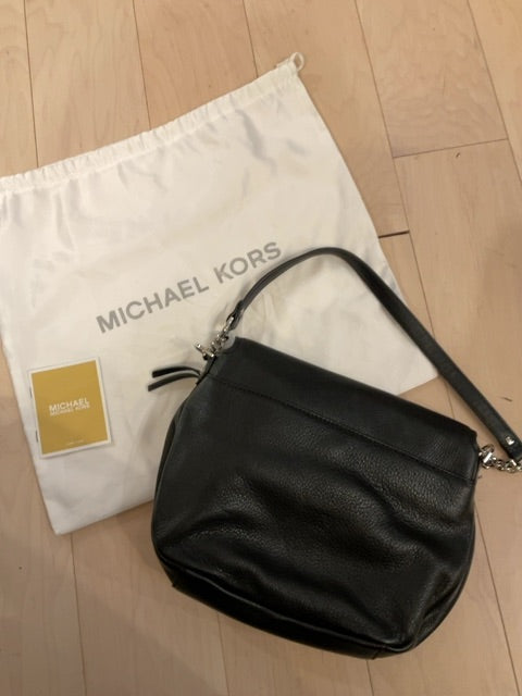 BLACK MICHAEL KORS SHOULDER BAG