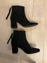 Load image into Gallery viewer, {{ClientCode}} BLACK UNKNOWN ANKLE BOOTS, 8.5
