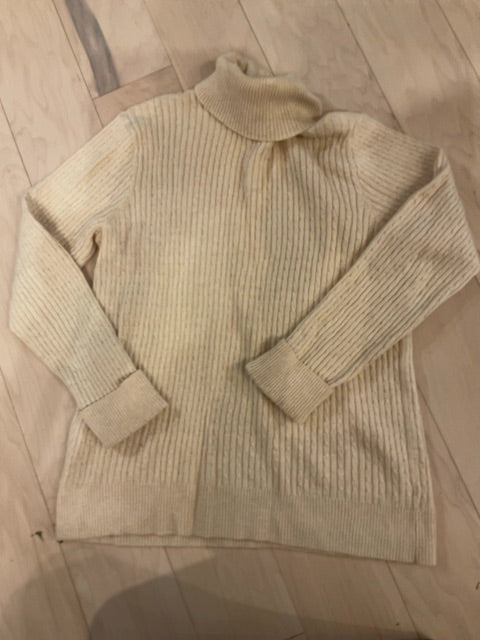 CREAM JEANNE PIERRE TURTLENECK SWEATER L