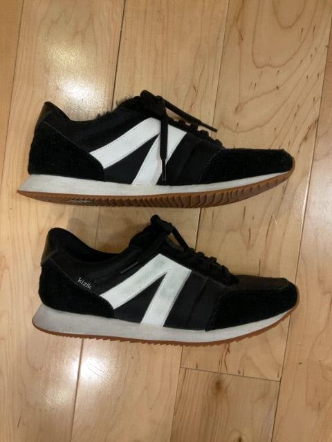 BLK/WHT KIZIK SNEAKERS 9.5