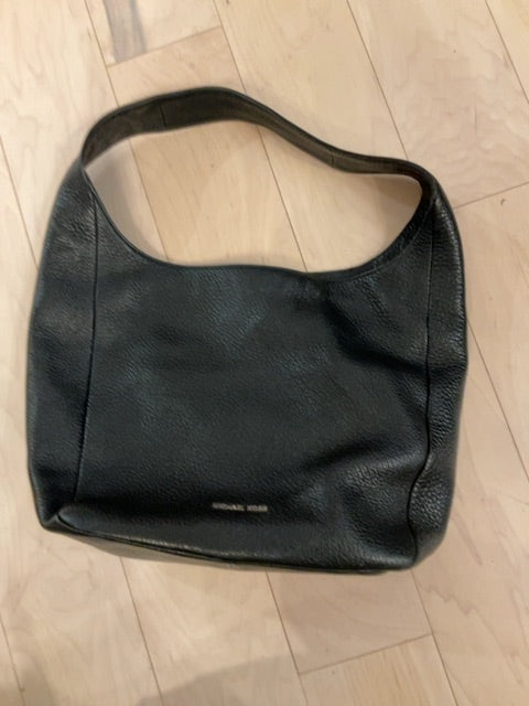 BLACK MICHAEL KORS SHOULDER BAG
