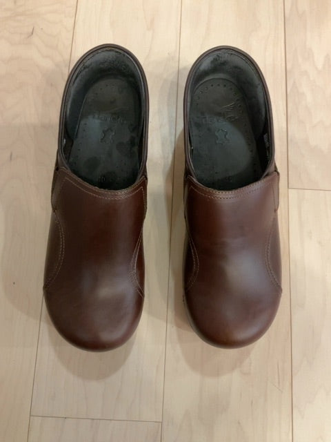 {{ClientCode}} BROWN DANSKO SHOE, 40