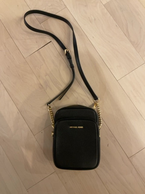 BLACK MICHAEL KORS CROSSBODY BAG