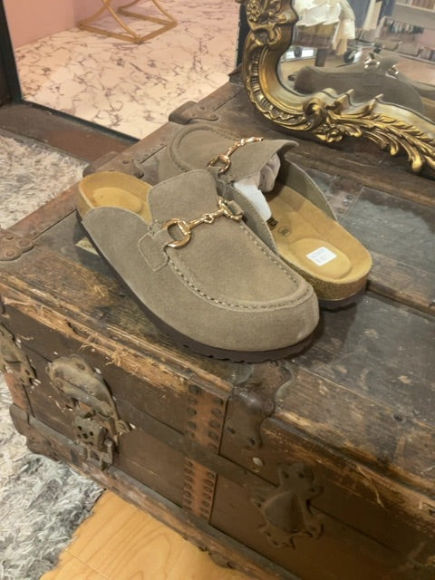 TAN Cushionaire SLIP ON MULE CLOG SHOE WITH GOLD HORSEBIT DETAIL 8